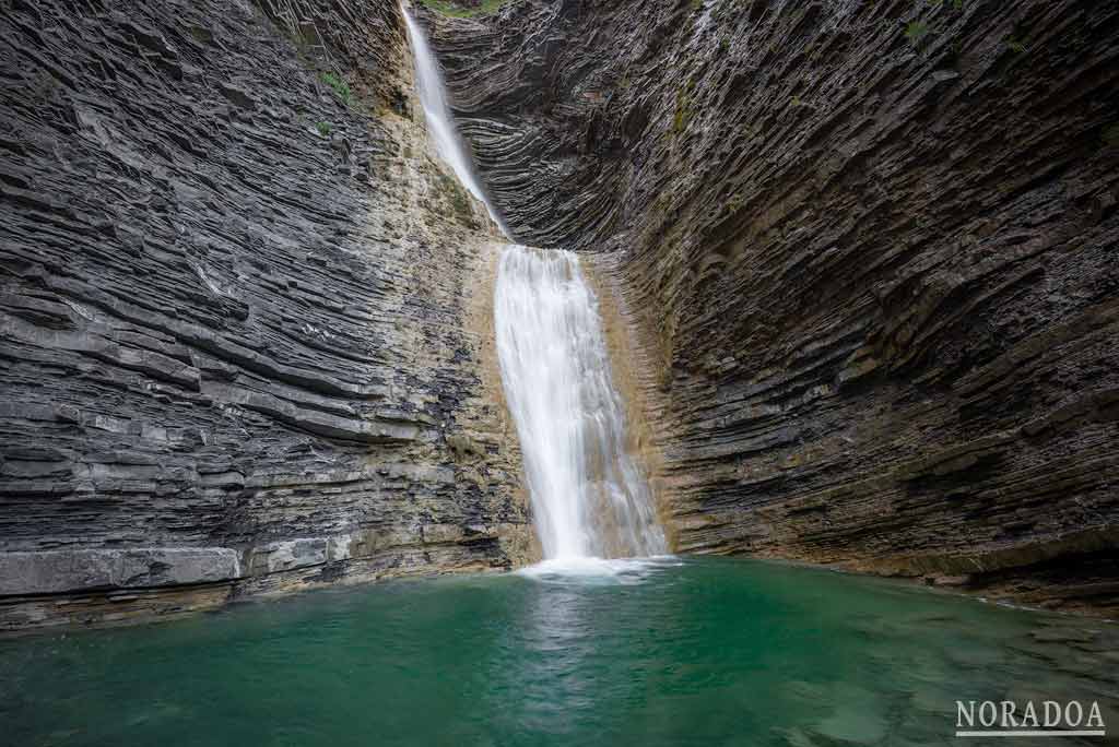Cascada de Orós Bajo, uno de los saltos de agua más bonitos de Huesca
