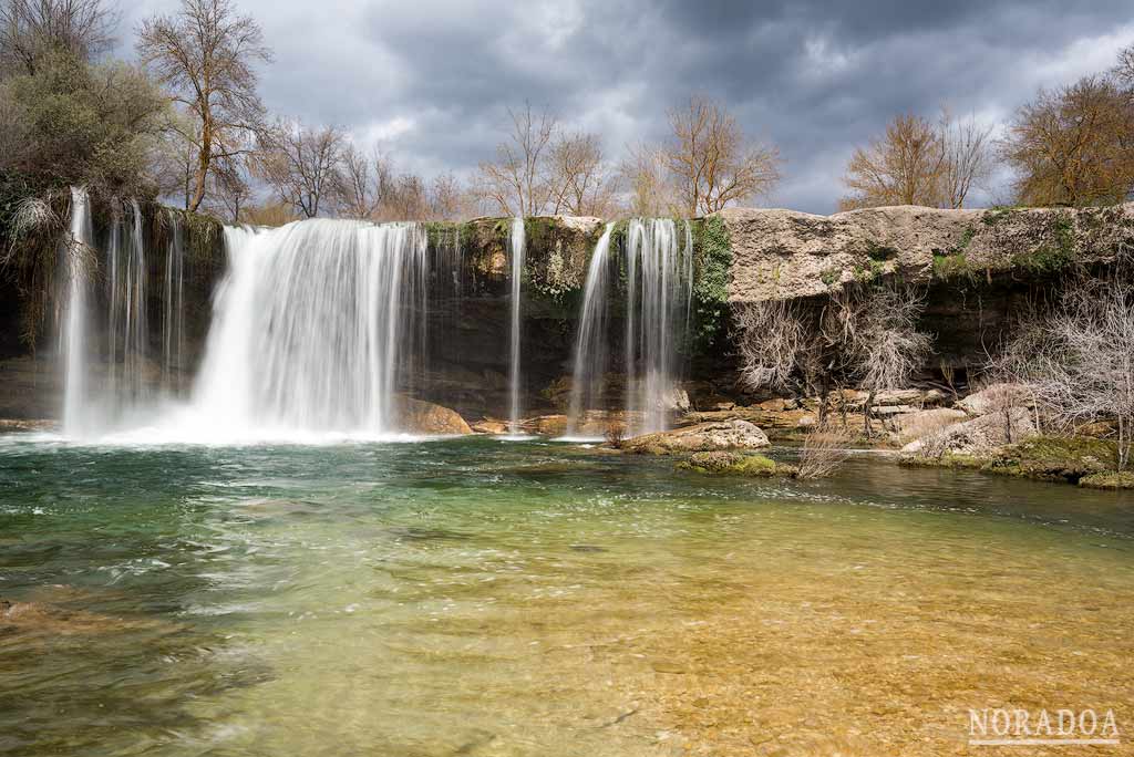Cascada de Pedrosa de Tobalina, también conocida como cascada del Peñón