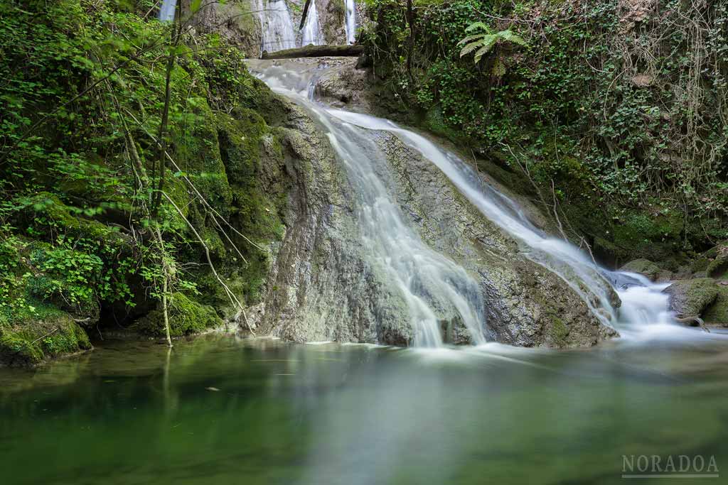 Cascadas del río Corraladas en Beluntza, cuadrilla de Gorbeialdea