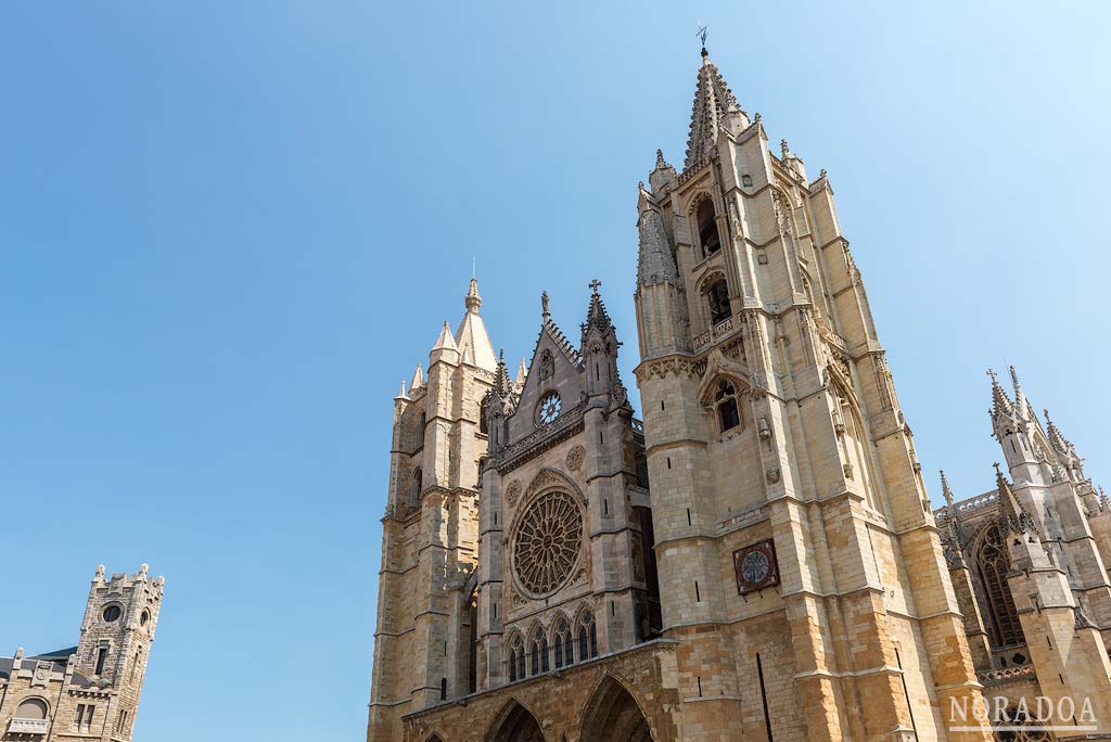 Fachada de la catedral de León, una de la más bonitas de Europa
