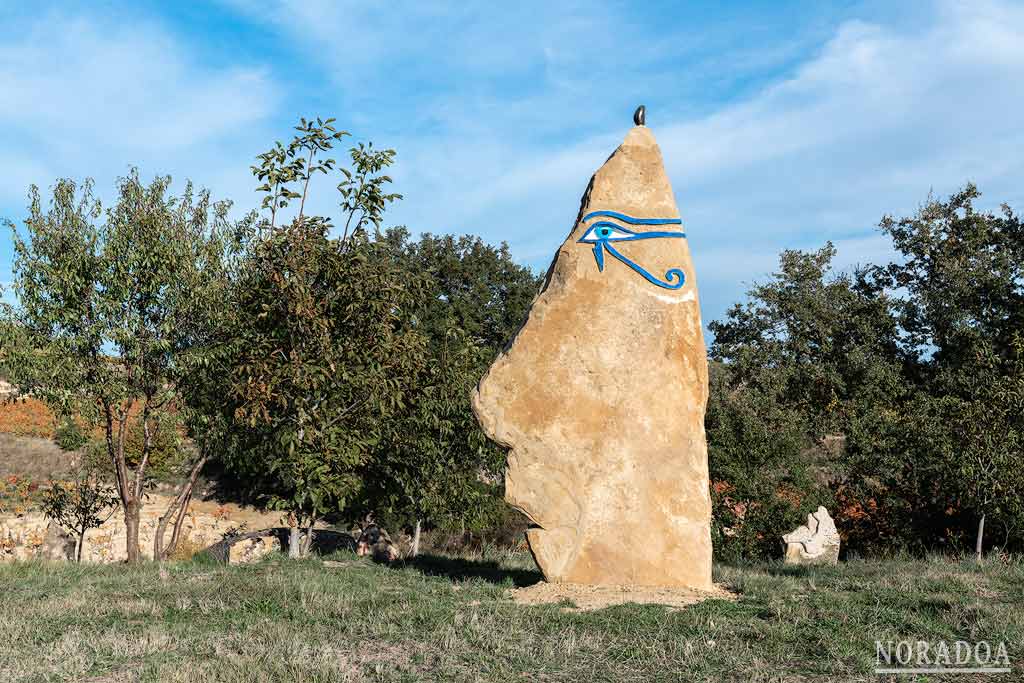 Original escultura en Ibaola Harriak