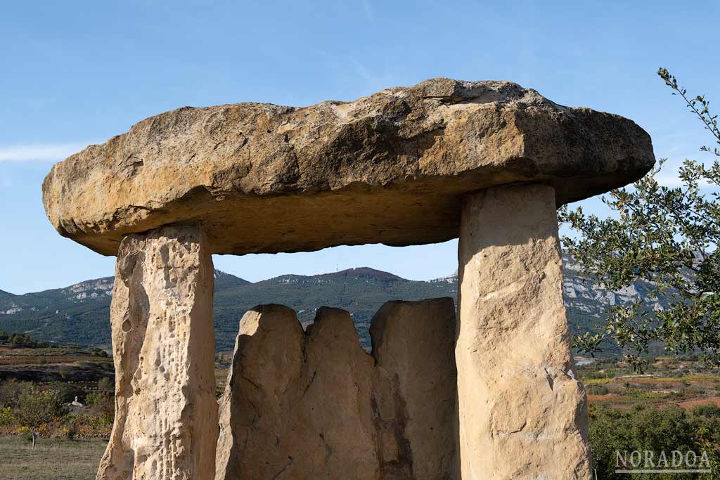 Recreación de un dolmen
