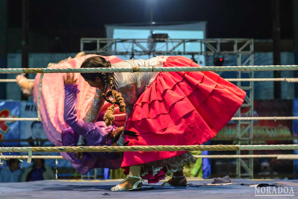 Cholitas Wrestling es un espectáculo de lucha libre femenino que se celebra en El Alto, Bolivia