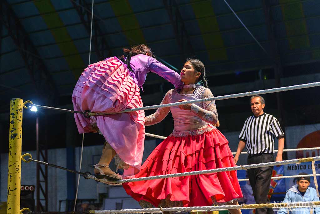 Cholitas Wrestling es un espectáculo de lucha libre femenino que se celebra en El Alto, Bolivia