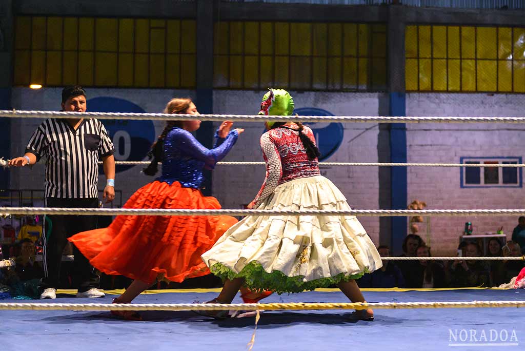 Cholitas Wrestling es un espectáculo de lucha libre femenino que se celebra en El Alto, Bolivia