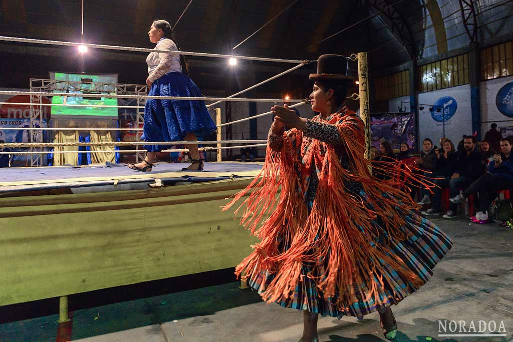 Cholitas Wrestling es un espectáculo de lucha libre femenino que se celebra en El Alto, Bolivia