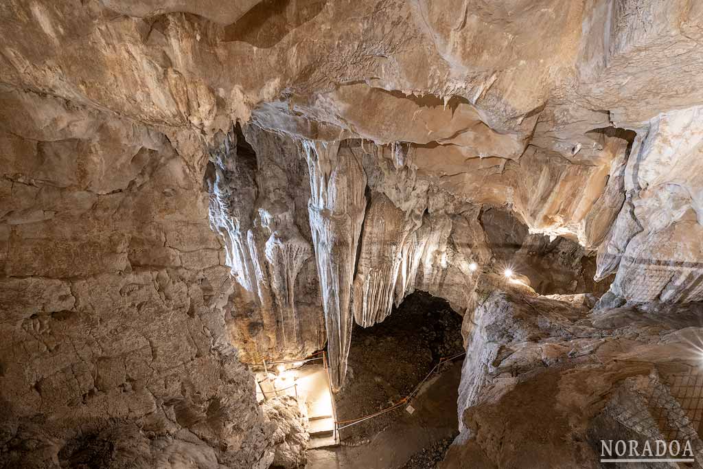 Cueva de las Güixas de Villanúa, Huesca