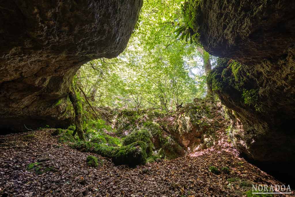 Cueva de Iguaran en la sierra de Entzia