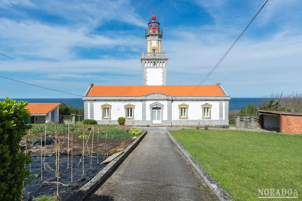 El faro de Higuer fue diseñado al estilo de los faros franceses