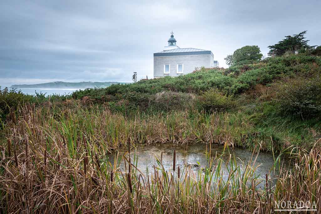 Faro de Punta Silla en San Vicente de la Barquera