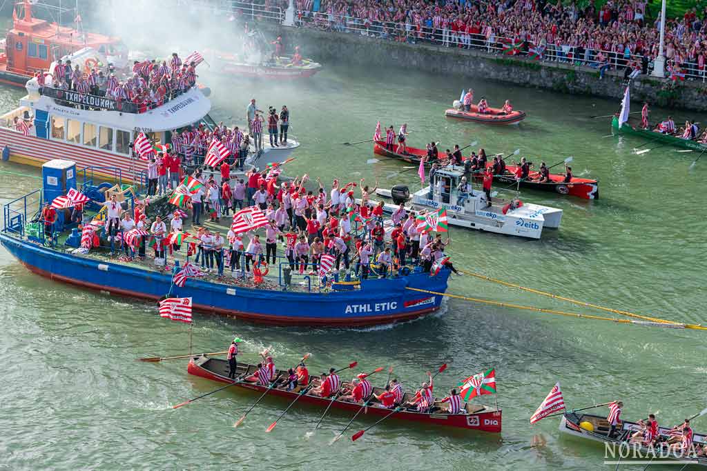 Fotos del 11 de abril del 2024, celebración de la victoria de la Copa del Rey por parte del Athletic Club de Bilbao con la gabarra recorriendo la ría del Nervión