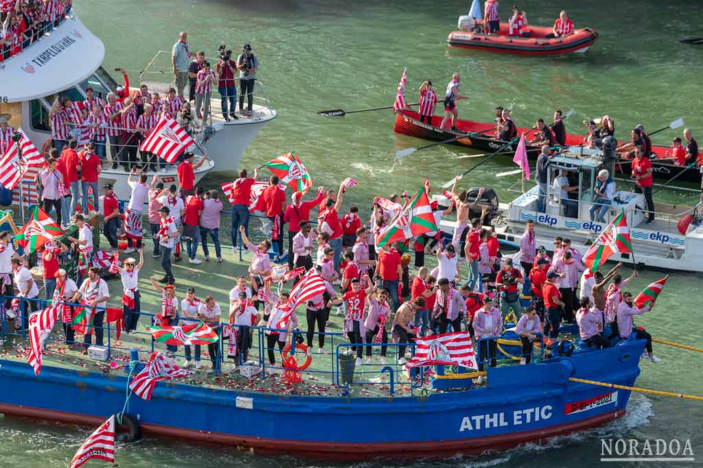 Fotos del 11 de abril del 2024, celebración de la victoria de la Copa del Rey por parte del Athletic Club de Bilbao con la gabarra recorriendo la ría del Nervión