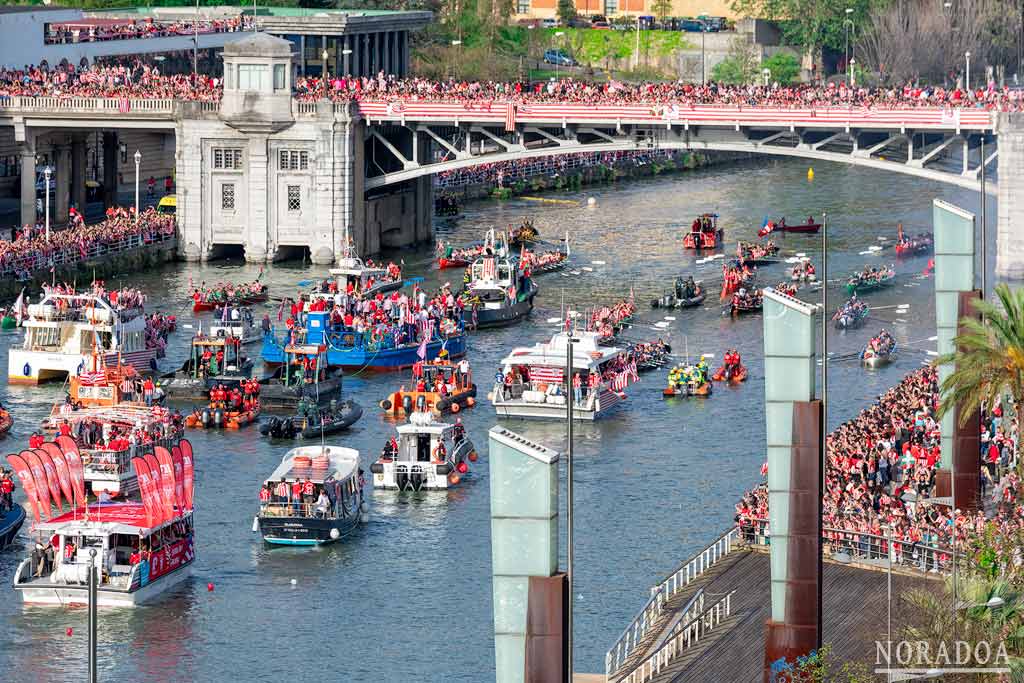 Fotos del 11 de abril del 2024, celebración de la victoria de la Copa del Rey por parte del Athletic Club de Bilbao con la gabarra recorriendo la ría del Nervión