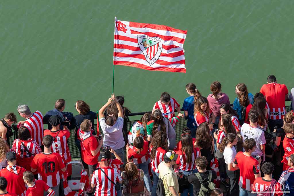 Fotos del 11 de abril del 2024, celebración de la victoria de la Copa del Rey por parte del Athletic Club de Bilbao con la gabarra recorriendo la ría del Nervión