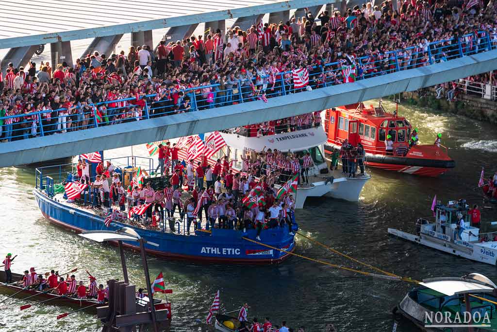 Fotos del 11 de abril del 2024, celebración de la victoria de la Copa del Rey por parte del Athletic Club de Bilbao con la gabarra recorriendo la ría del Nervión