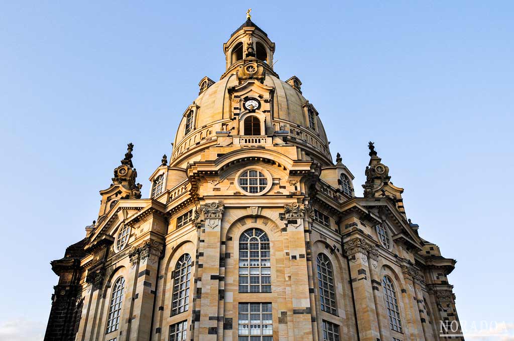 Cúpula la iglesia de Frauenkirche en Dresde