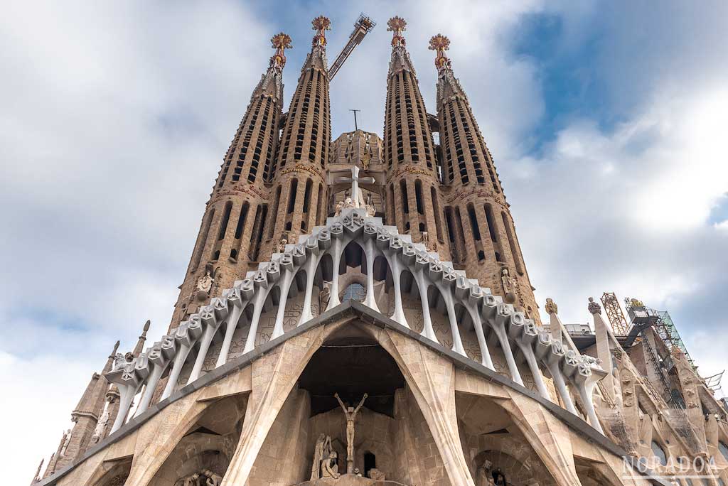 La Sagrada Familia de Barcelona es una de las iglesias más impresionantes de Europa