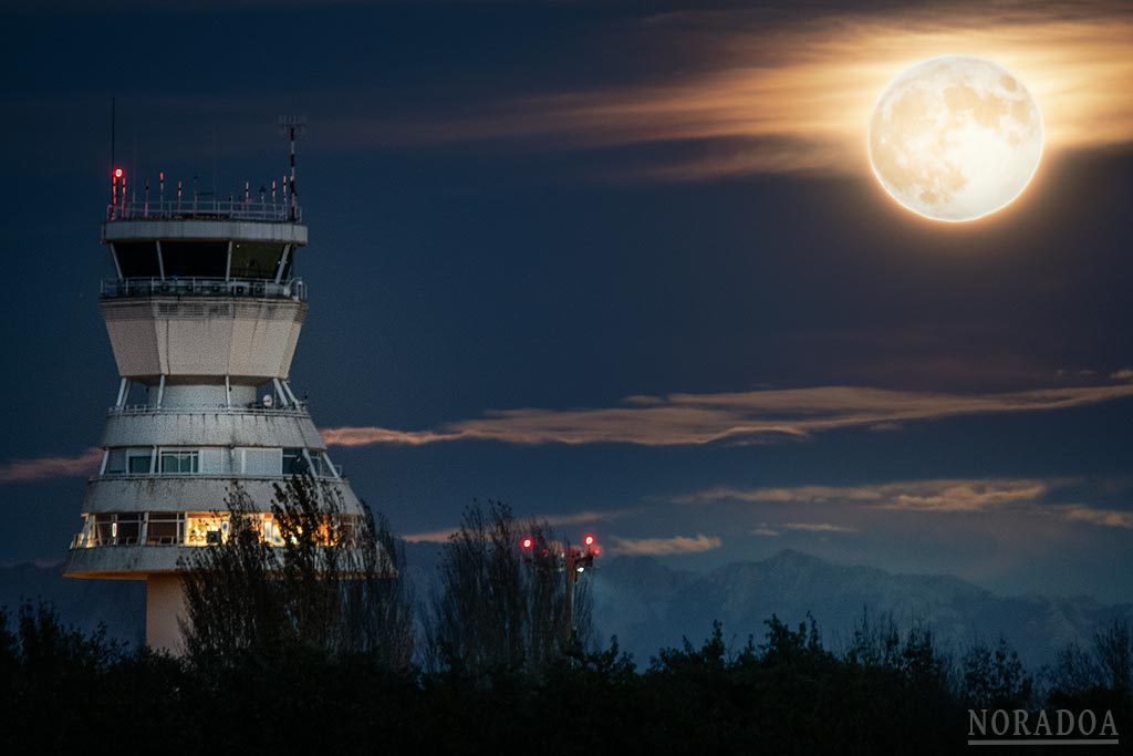 Torre de control del aeropuerto de Foronda