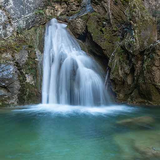 Cascada de Belabartze en el valle del Roncal