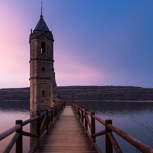 Catedral de los Peces en el pantano del Ebro