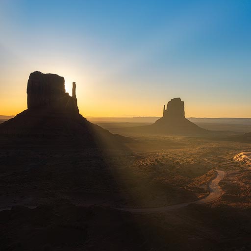 Monument Valley al amanecer