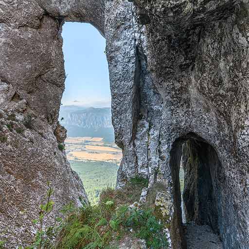 Ojo de Legunbe en la sierra de Entzia