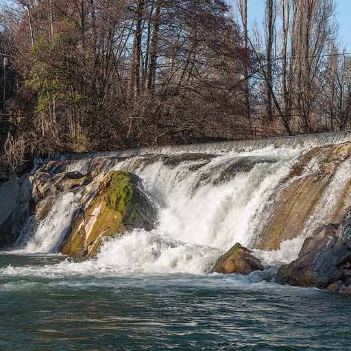 Presa del río Arga en Huarte/Uharte, Navarra