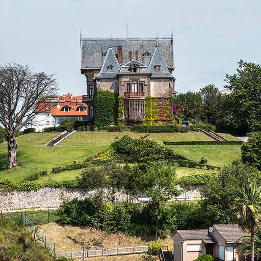 Palacio del Duque de Almodóvar del Río en Comillas