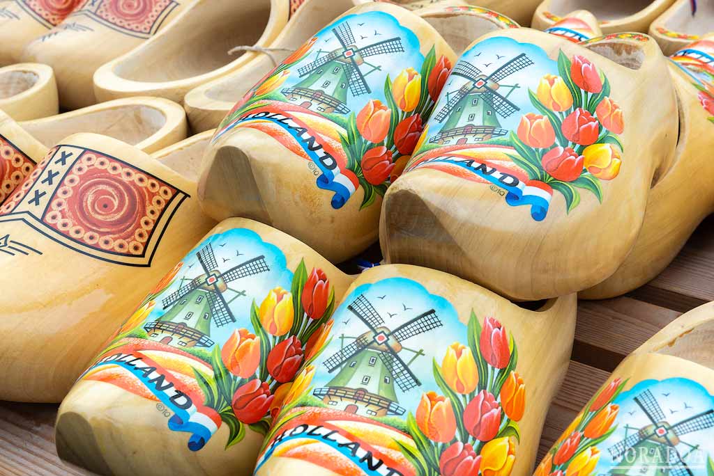 Artesanía en los puestos cercanos al mercado del queso