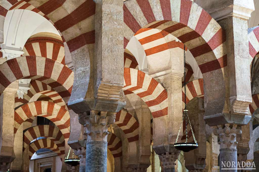 Interior de la mezquita-Catedral de Córdoba