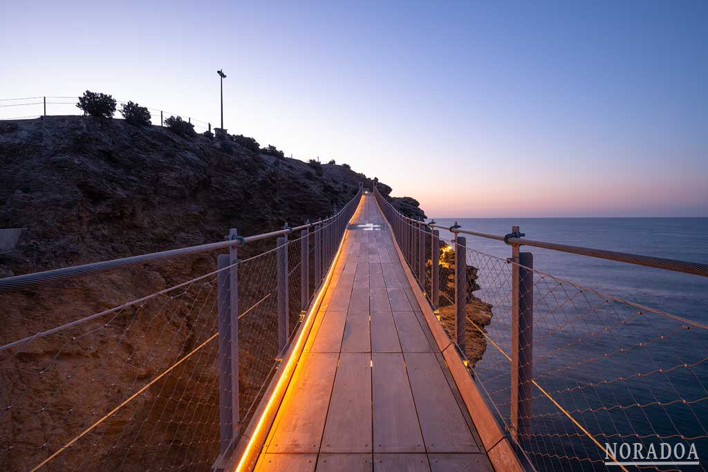 La Pasarela Colgante de Jolúcar es el primer puente peatonal sobre el mar Mediterráneo en España