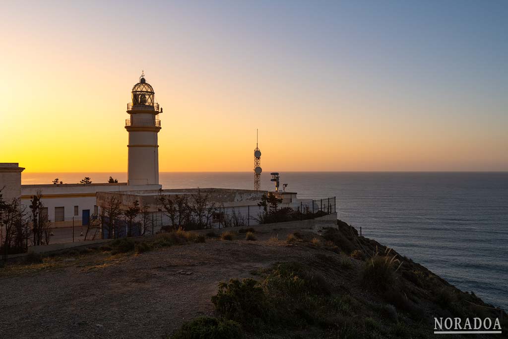 Faro de Sacratif, en la Costa Tropical de Granada