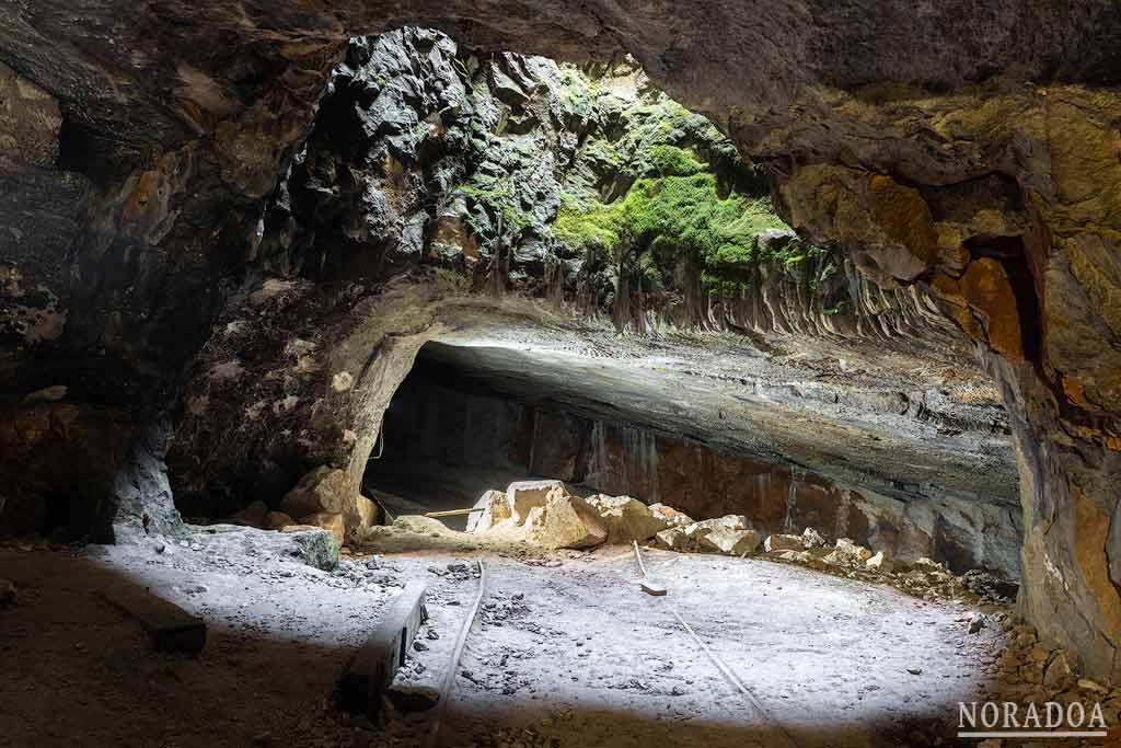 Lugar por donde sacaban la piedra caliza al exterior en la antigua cantera