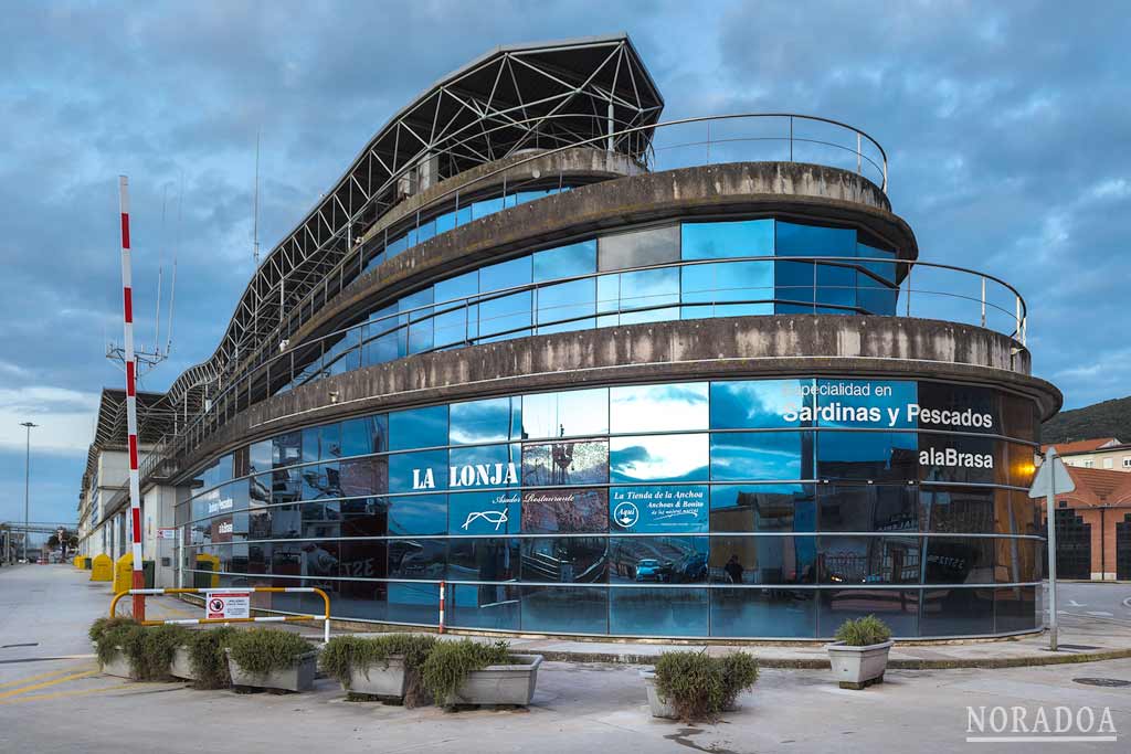 La historia de Santoña y sus gentes siempre ha estado siempre ligada al mar y a insignes marineros