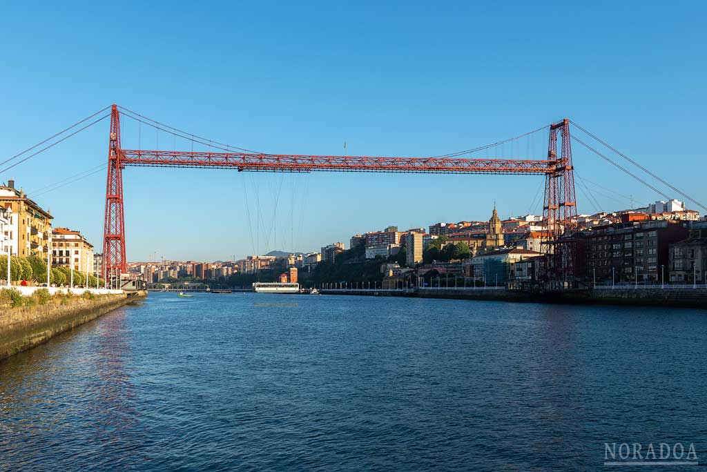 Puente Colgante visto desde el barrio de Las Arenas de Getxo
