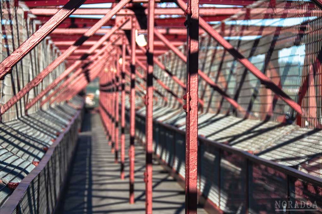 Pasarela peatonal del Puente Bizkaia