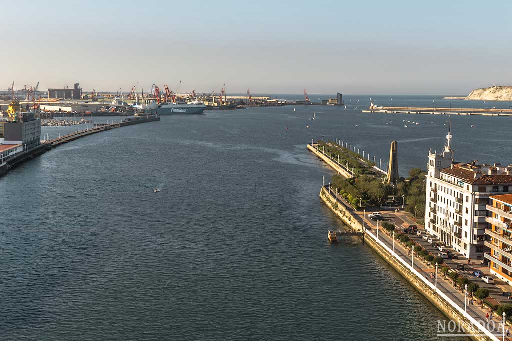 Puerto de Bilbao desde la pasarela peatonal