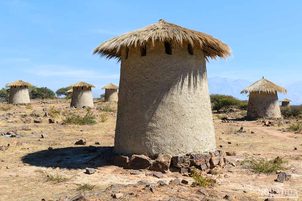 Qollqas de Cotapachi, antiguos silos del imperio inca