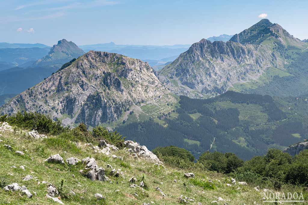 Ruta a la Cueva del Kobaso en Sierra de Legarmendi