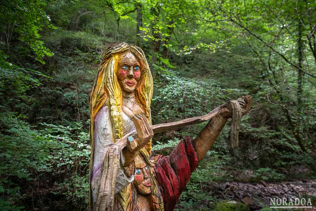 Las Mozas del Agua de la Senda mitológica del Monte Tejas