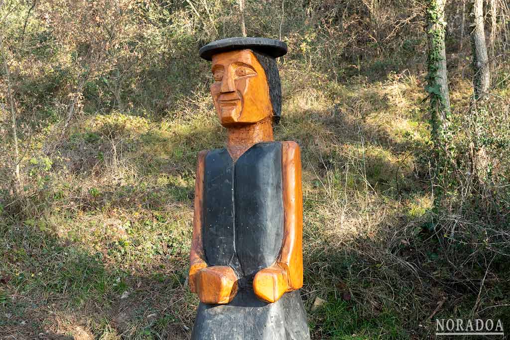 Escultura en el Sendero Hazitxo