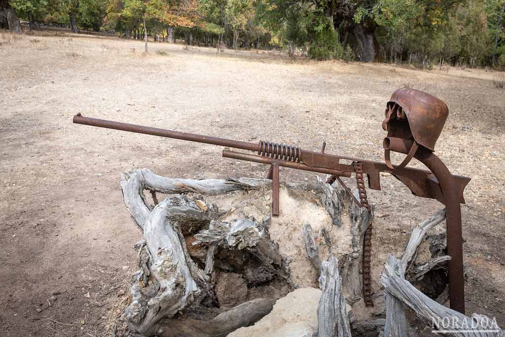 Escultura de un soldado dentro de la ruta del Sendero de la imaginación en Hortigüela, Burgos