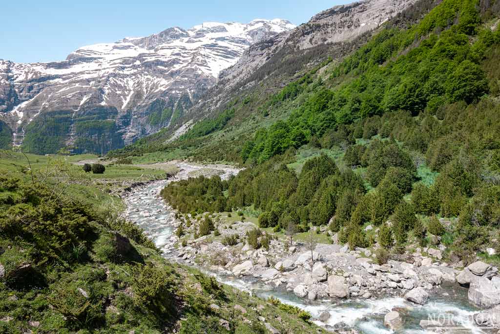 Llanos de La Larri desde la cascada