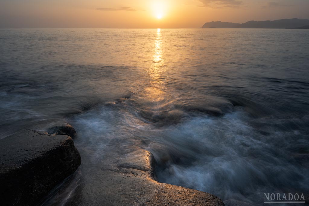 Playa de Arribolas al amanecer