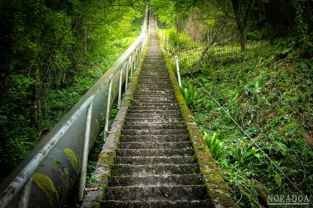 Las 500 Escaleras de la hidroeléctrica de Bertxin